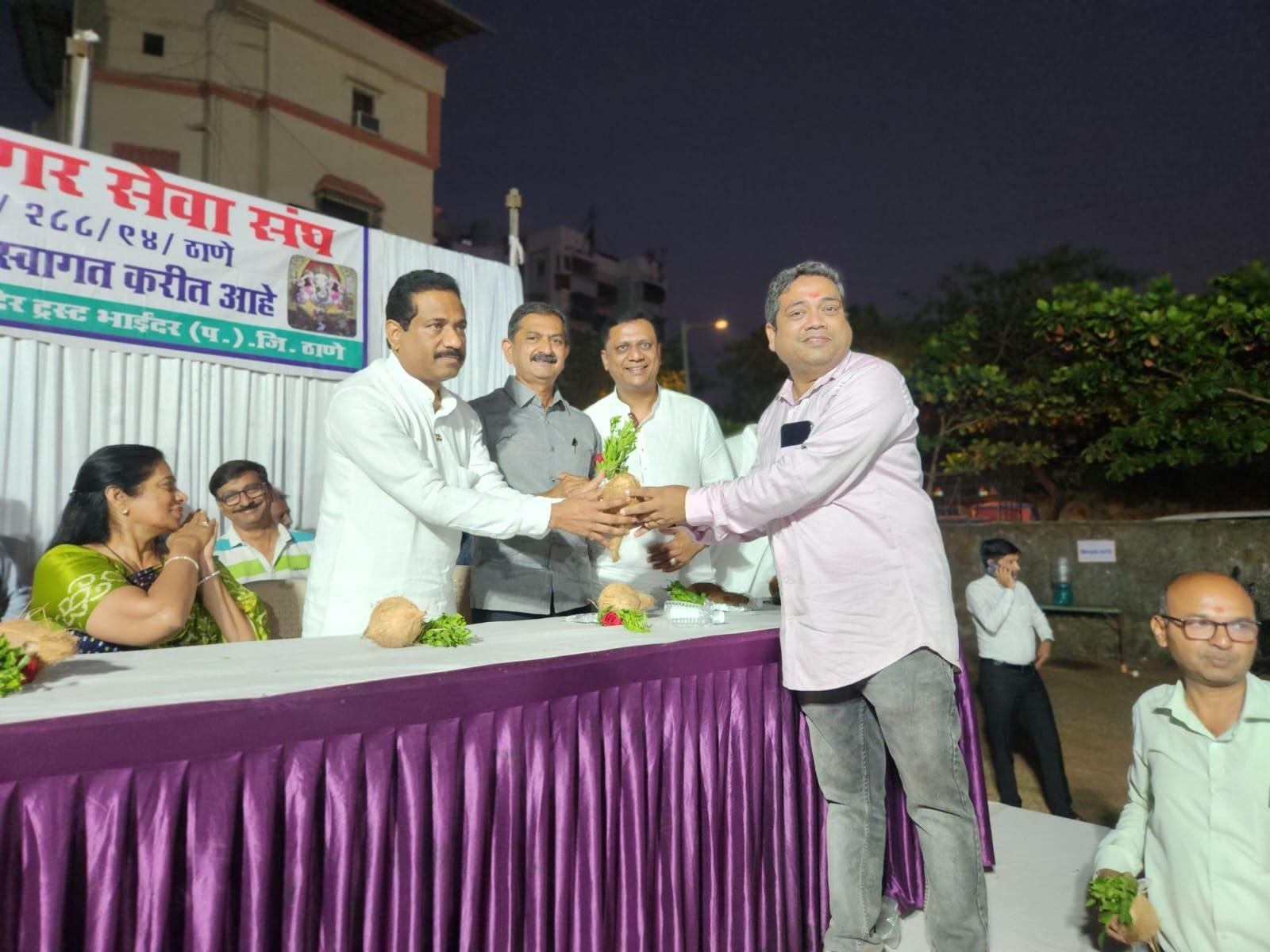 बीजेपी नेता संजीव गणेश नाईक ने `कुस्ती क्रीड़ा महोत्सव` की कुछ तस्वीरें सोशल मीडिया पर पोस्ट कर पहलवानों का उत्साह बढ़ाया हैं.` 