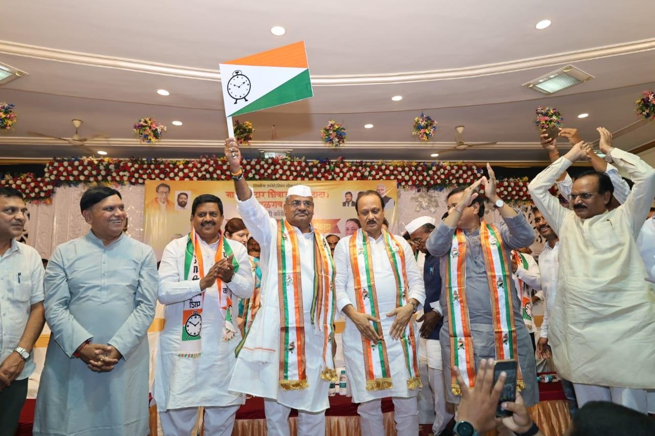 अमोल कोल्हे पर निशाना साधते हुए पाटील ने कहा की मेरे पहले पाच साल का कार्यकाल का काम देख लिजिए और अमोल कोल्हे का काम देख लिजिए, आपको फर्क दिखा जाएगा की कौन झूट बोल रहा हैं और कौन सच बता रहा हैं.`