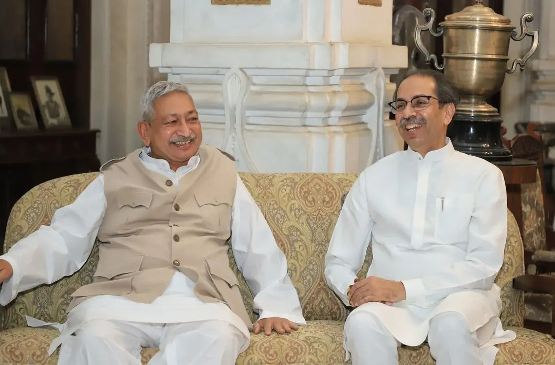 शिवसेना (यूबीटी) नेता ने कहा कि उन्होंने अपने राजनीतिक प्रतिद्वंद्वियों के साथ चल रही लड़ाई में विजयी होने के लिए शाहू महाराज का आशीर्वाद लिया है.