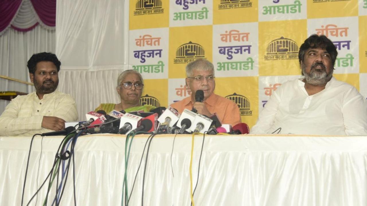 मुंबई में हुई इस प्रेस कॉन्फ्रेंस में महाराष्ट्र प्रदेश अध्यक्ष रेखा ठाकुर, प्रदेश उपाध्यक्ष और प्रवक्ता सिद्धार्थ मोकाले, मुंबई प्रदेश अध्यक्ष अबुल हसन खान मौजूद रहे. PHOTO/VIDEO/ATUL KAMBLE.