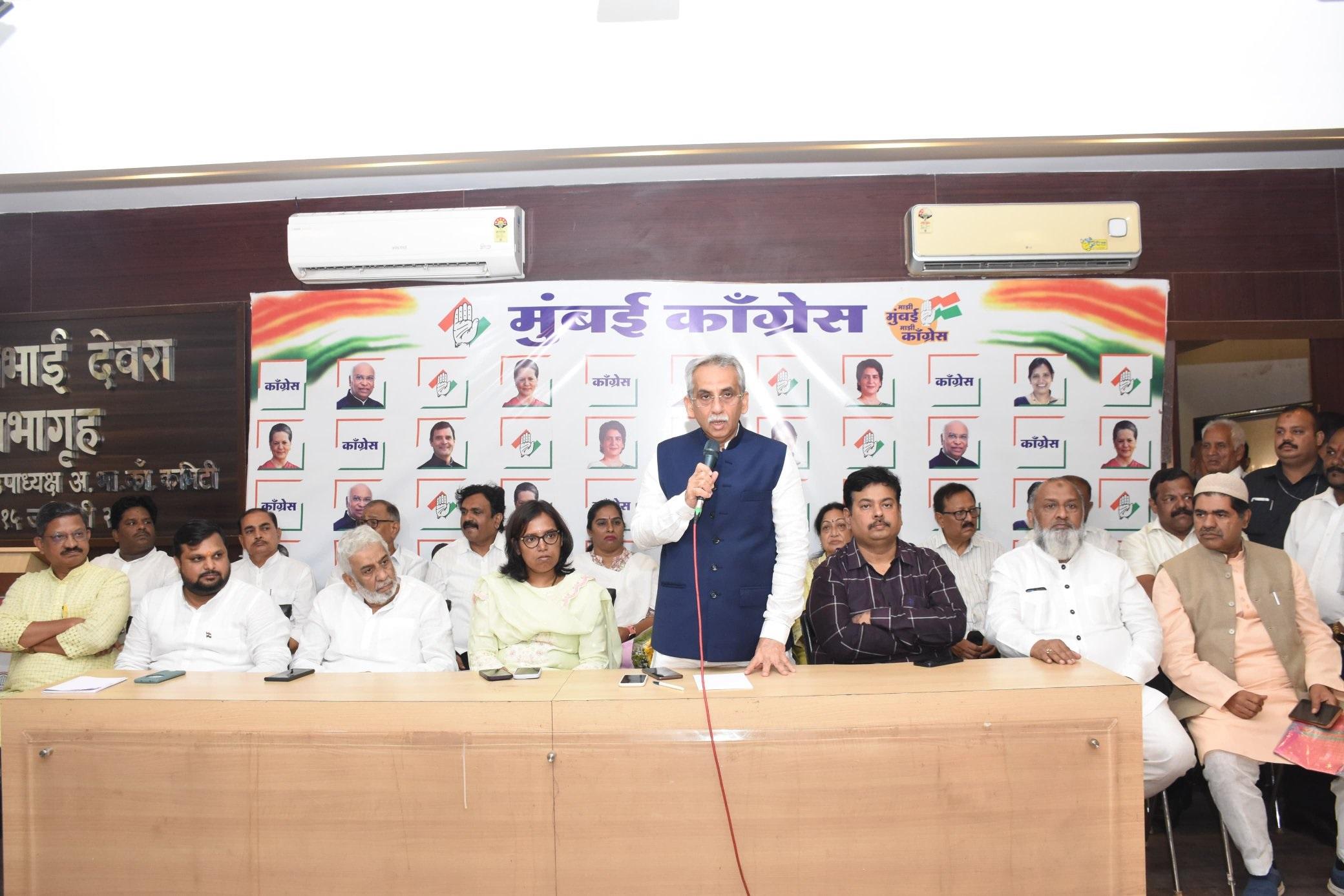 मुंबई में हुए इस प्रेस कॉन्फ्रेंस में मुंबई कांग्रेस के प्रवक्ता युवराज मोहिते, मुंबई स्लम सेल डिवीजन के अध्यक्ष और प्रवक्ता सुरेशचंद्र राजहंस, निज़ामुद्दीन राईन, आनंद शुक्ला, यूथ कांग्रेस मुंबई के अध्यक्ष अखिलेश यादव, अल्पसंख्यक प्रभाग मुंबई के अध्यक्ष भाई जान मौजूद थे.