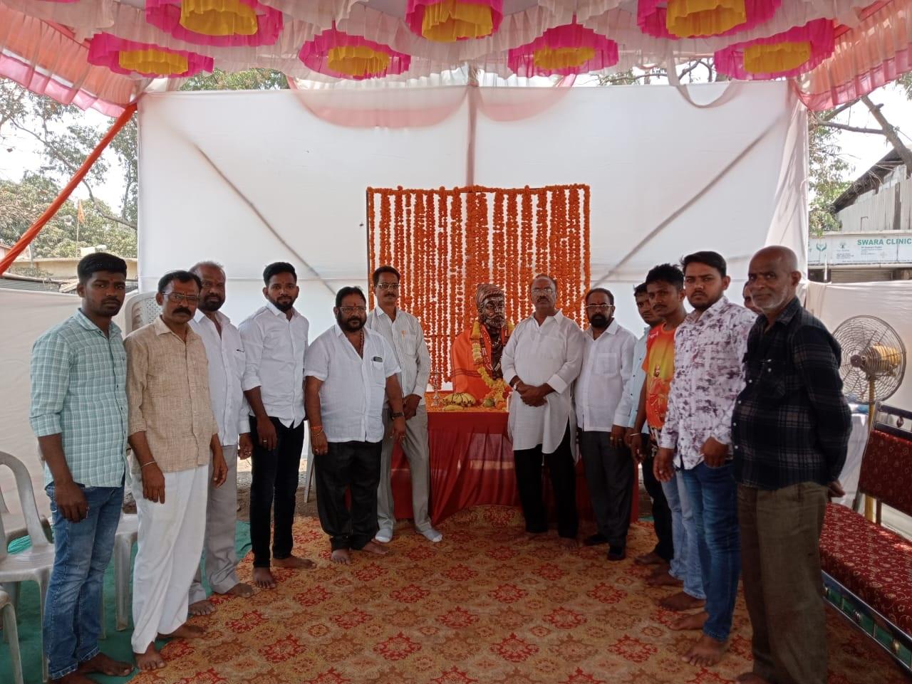 लोकसभा चुनाव के चलते इस समय शिवसेना (UTB) द्वारा किया गया काम लोगों तक पहुंच रहा है. पूरी रणनीति के तहत नायगांव पूर्व के उद्धव ठाकरे गुट के शिवसैनिक चुनाव मैदान में उतरेंगे.