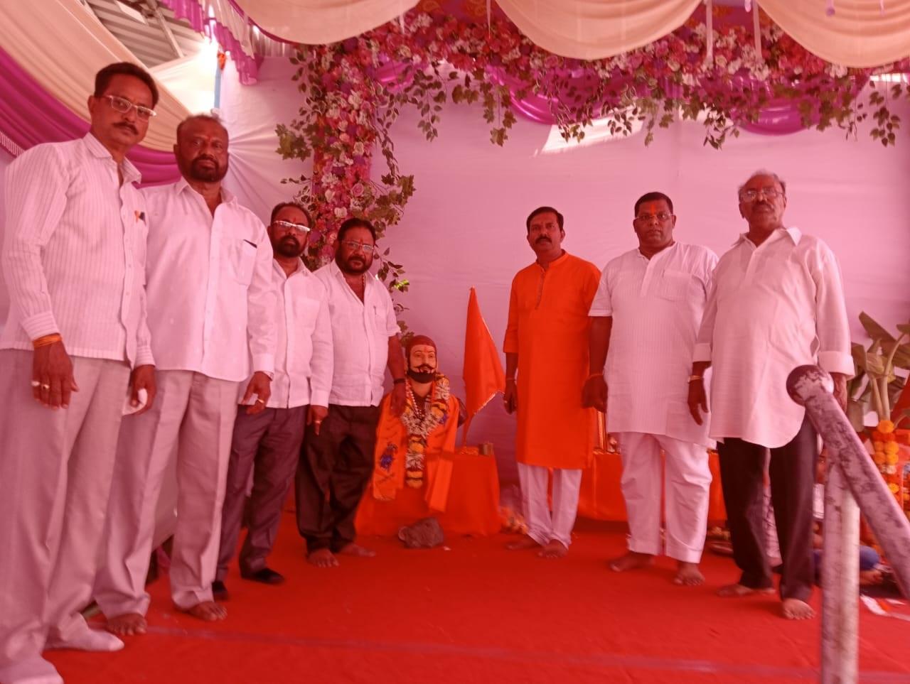 शिवसेना (UTB) ने किया हुआ कार्य लोगों तक पहुंचा रहे है. पूरी रणनीति के तहत  नायगांव पूर्व के उद्धव ठाकरे गुट के शिवसैनिक चुनावी मैदान में उतरेंगे