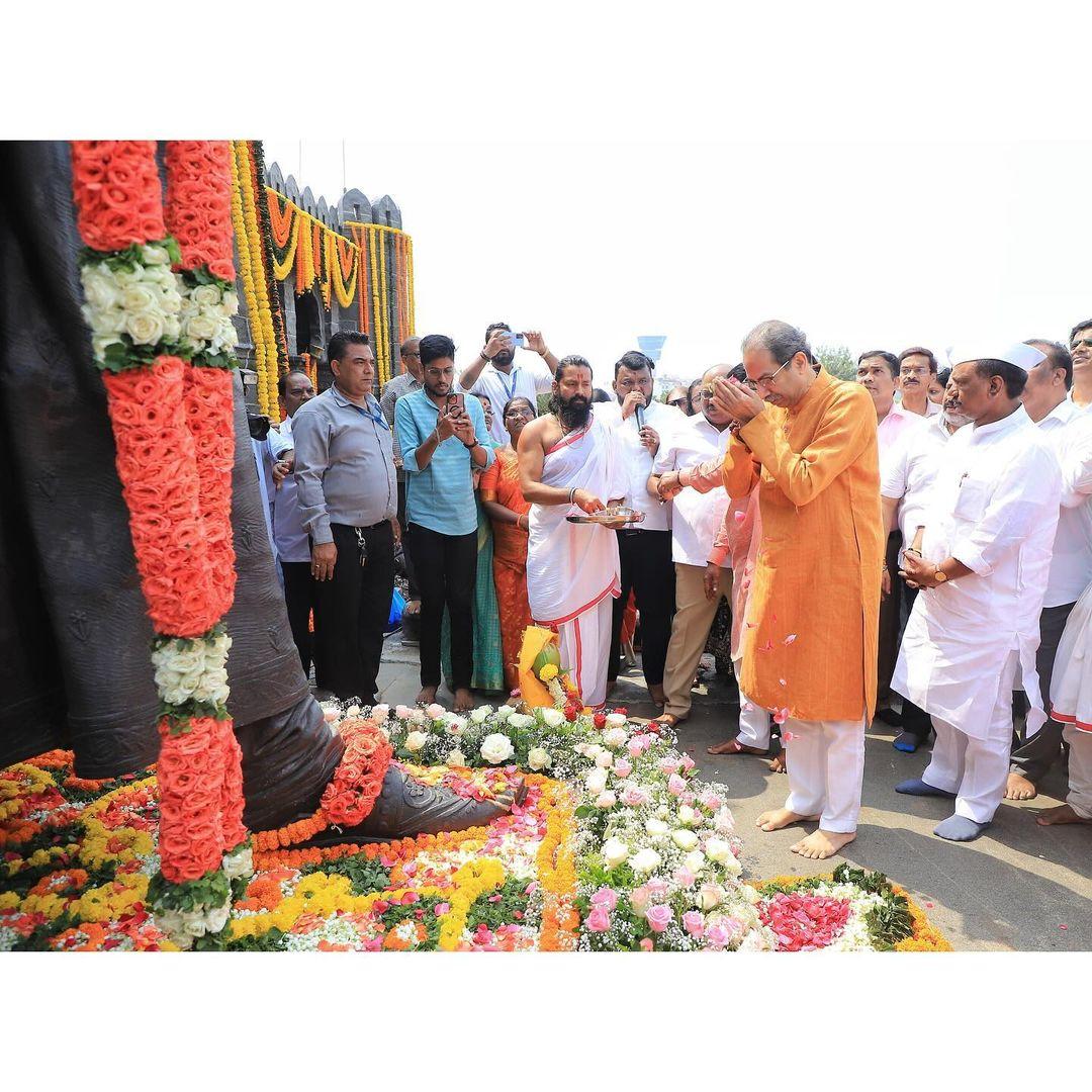 उद्धव साहेब ठाकरे ने इस दौरान हिंदू स्वराज्य के संस्थापक छत्रपति शिवाजी महाराज  का आशीर्वाद लिया. 