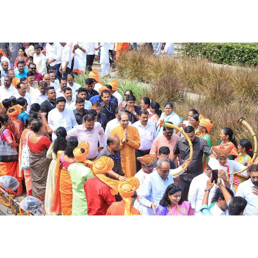 छत्रपति शिवाजी महाराज की जयंती के अवसर पर आयोजित कार्यक्रम में शिवसेना (UBT) पार्टी के नेता, पदाधिकारी, भारतीय कामगार सेना के पदाधिकारी भी मौजूद थे. 