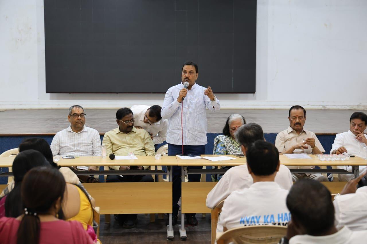 बैठक के बाद जानकारी देते हुए नसीम खान ने बताया कि इस दौरान शिवाजी पार्क में बैठक और मुंबई में राहुल गांधी के स्वागत पर चर्चा हुई. भारत जोड़ो न्याय यात्रा मुंबई में समाप्त हो रही है.  