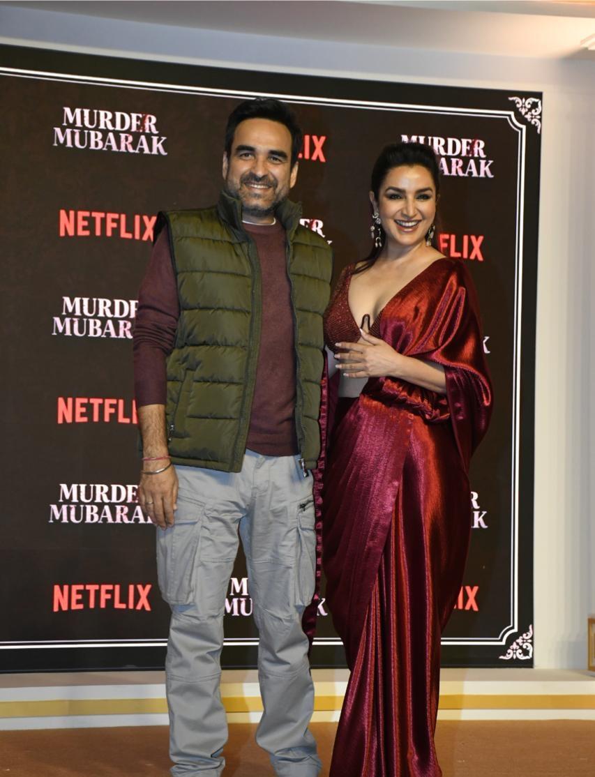 फिल्म के ट्रेलर लांच में इस ओटीटी रिलीज़ की पूरी स्टारकास्ट पहुंची. पंकज त्रिपाठी और टिस्का चोपड़ा ने साथ में फोटोज़ भी क्लिक कराए.