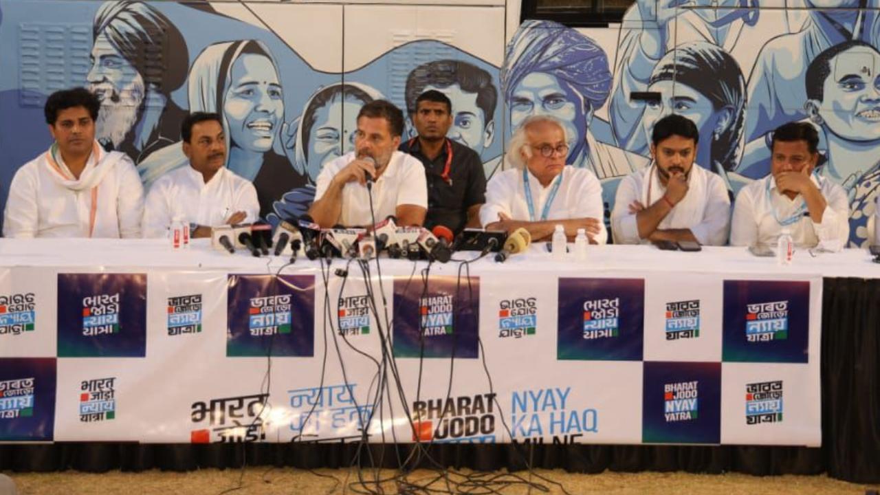 भारत जोड़ो न्याय यात्रा के दौरान शाम को भिवंडी में एक संवाददाता सम्मेलन को संबोधित करते हुए राहुल गांधी ने घोटाले को लेकर BJP और प्रधानमंत्री मोदी पर हमला किया.