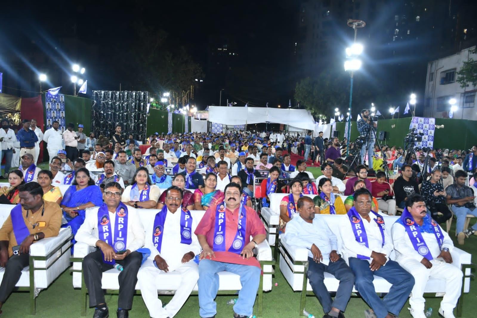 केंद्रीय राज्य मंत्री ने बताया, दलित मुस्लिम एकजुटता का वोट रिपब्लिकन उम्मीदवारों को मिलता रहा, तो रिपब्लिकन पार्टी को सार्वजनिक स्वीकृति के साथ-साथ राजनीतिक मान्यता भी मिलेगी. रिपब्लिकन पार्टी के पास सत्ता में सम्मानजनक हिस्सेदारी होगी.