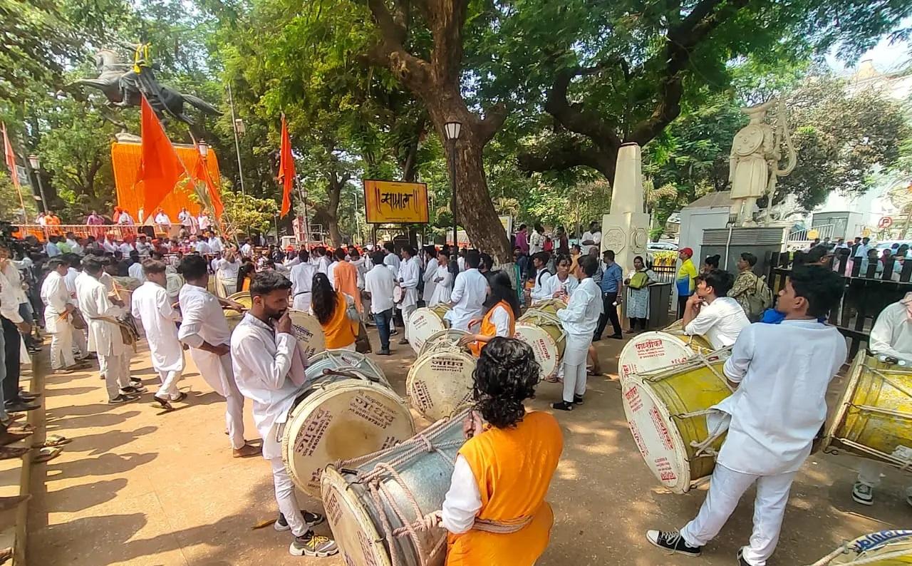 इसके अतिरिक्त, वह हिंदवी स्वराज्य उत्सव को फिर से स्थापित करने के लिए प्रसिद्ध हैं.