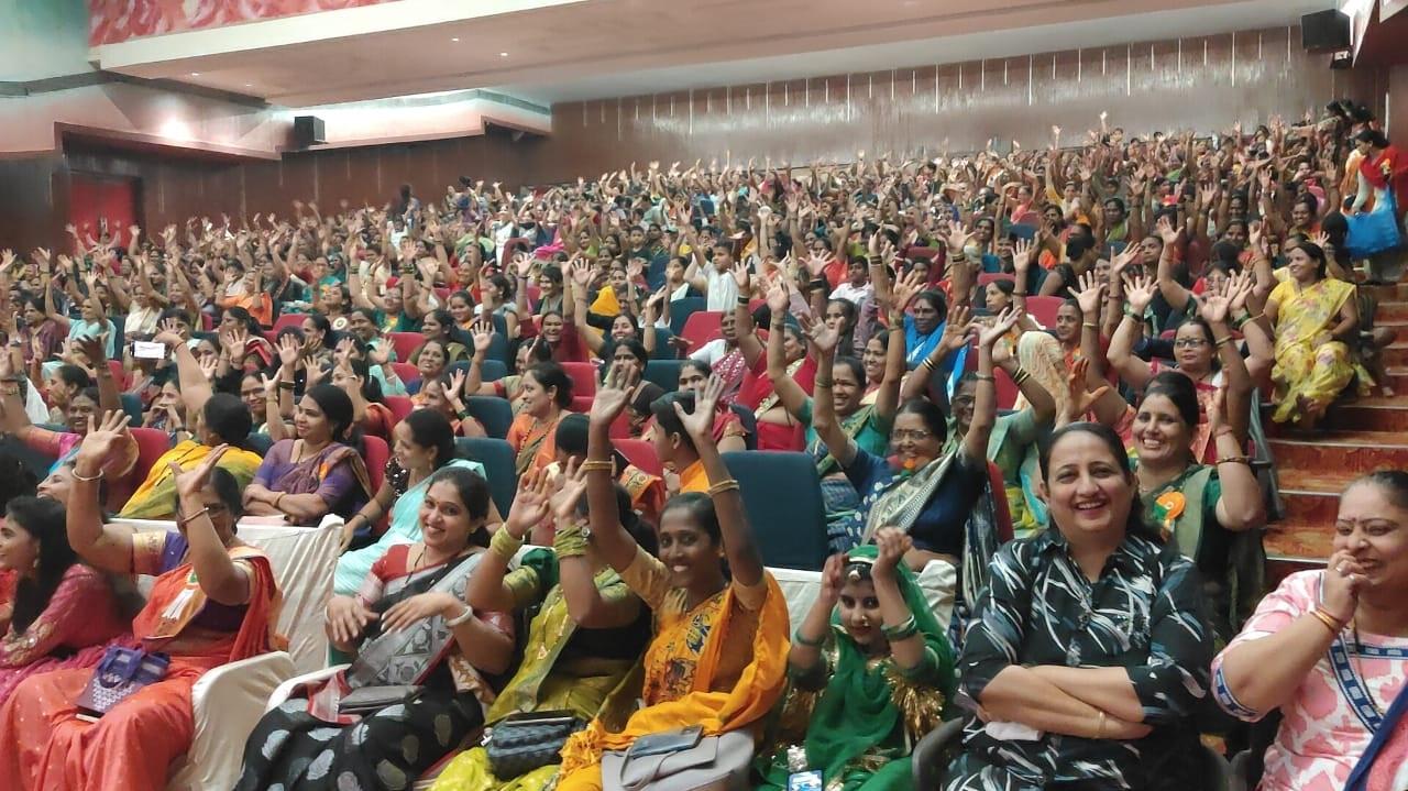 इस समारोह में बीजेपी की महिला कार्यकर्ताओं ने बढ़-चढ़कर हिस्सा लिया.
