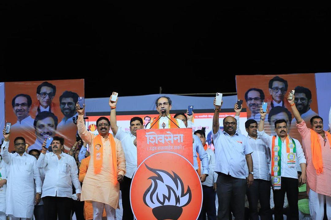 सभा को संबोधित करते हुए कंकावली में ठाकरे ने दावा किया कि भाजपा का हिंदुत्व गौमूत्रधारी है, जबकि उनकी पार्टी का हिंदुत्व सुधारवादी है.` 