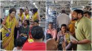 मुंबई की लाइफलाइन के तौर पर महत्व रखने वाली लोकल ट्रेन में आम आदमी पार्टी के कार्यकर्ता इंडिया गठबंधन के लिए वोट मांगे. 