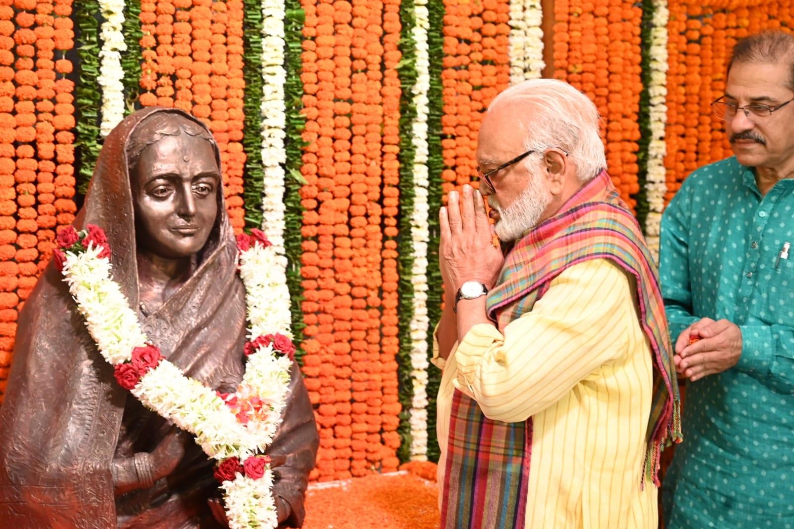 अहिल्याबाई होलकर की जयंती भारत भर में विभिन्न तरीके से मनाया जाता है. इस अवसर पर, लोग उनके जीवन और कार्यों को समर्पित करने के लिए विशेष कार्यक्रम आयोजित करते हैं. यह एक ऐतिहासिक और सांस्कृतिक अवसर होता है जिसे उनके योगदान की स्मृति में मनाया जाता है.