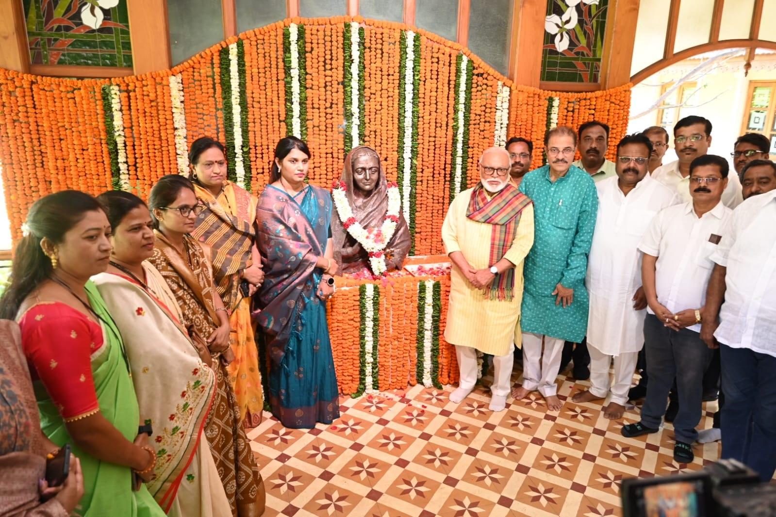 अहिल्याबाई होलकर ने एक साहसिक और प्रभावशाली नेतृत्व प्रदान किया और उनका योगदान मराठा साम्राज्य के इतिहास में महत्वपूर्ण है. उन्होंने बीजापुर, बड़गाव, राजगढ़, और दौलताबाद जैसे कई किलों का विजय प्राप्त किया. वे विदेशी आक्रमणकारियों के खिलाफ भी सशक्त प्रतिक्रिया प्रदान करती थीं. उनका योगदान मराठा साम्राज्य के स्थायित्व में महत्वपूर्ण रहा. 