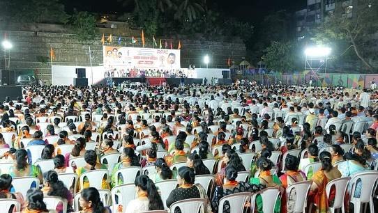 मुंबई उत्तर पश्चिम निर्वाचन क्षेत्र गोरेगांव, जोगेश्वरी और अंधेरी सहित शहर के उपनगरीय इलाकों तक फैला हुआ है.