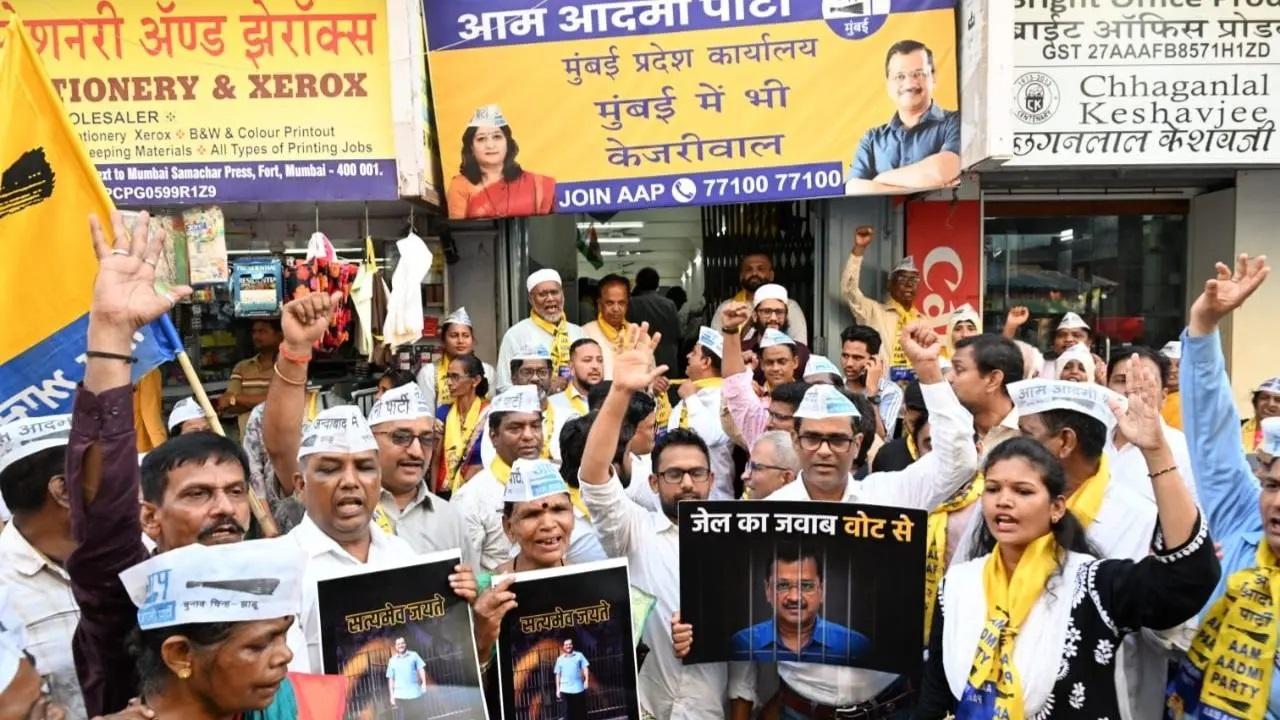 सुप्रीम ने शुक्रवार को कहा कि अरविंद केजरीवाल अपनी अंतरिम जमानत की अवधि के दौरान अपने कार्यालय या दिल्ली सचिवालय नहीं जा सकते, क्योंकि इसने जमानत शर्तों के तहत उन पर कई प्रतिबंध लगाए हैं.