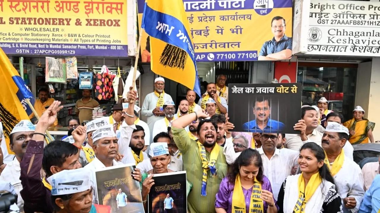दिल्‍ली के मुख्‍यमंत्री अरविंद केजरीवाल को जैसे ही जैसे ही कोर्ट ने जमानत दी वैसे ही आम आदमी पार्टी के कार्यकर्ताओं के बीच खुशी की लहर दौड़ पड़ी.  