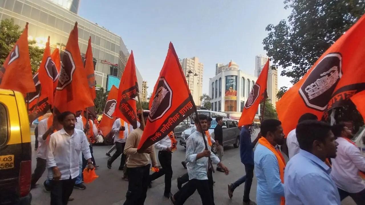 इस बीच, मुंबई पुलिस ने बुधवार को मुंबई में पीएम मोदी की रैली से पहले ट्रैफिक एडवाइजरी जारी की. पीएम मोदी 17 मई को दादर के शिवाजी पार्क में राज ठाकरे के नेतृत्व वाली महाराष्ट्र नवनिर्माण सेना (मनसे) द्वारा आयोजित एक सार्वजनिक रैली को संबोधित करेंगे.