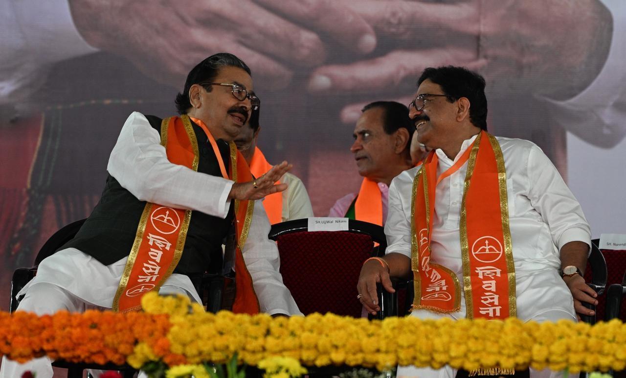 इस सभा में रवींद्र वायकर और गजानन कीर्तिकर भी महायुती में शिंदे गुट की ओर से मौजूद रहे. 
