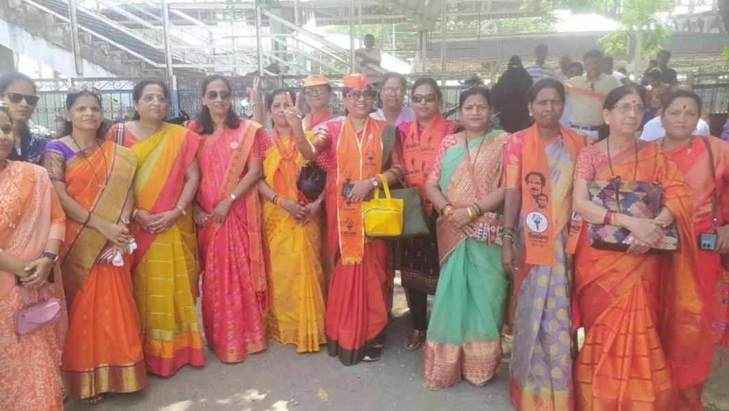 सैकड़ों की सख्यां में महिला कार्यकर्ता भी इस प्रचार रैली में शामिल होती नजर आई.