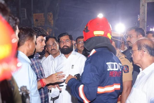 साथ ही सीएम शिंदे ने मृतकों के परिजनों को 5-5 लाख रुपये के मुआवजे की भी घोषणा भी कर दी. इसके अलावा आश्वासन दिया कि सरकार घायलों के इलाज का ख्याल रखेगी.  