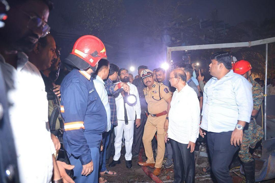 उन्होंने आगे कहा कि `राज्य भर में लाल श्रेणी के अंतर्गत आने वाली सभी सबसे खतरनाक औद्योगिक इकाइयाँ तुरंत बंद कर दी जाएंगी. ऐसी इकाइयों को किसी अन्य स्थान पर स्थानांतरित करने या इंजीनियरिंग और आईटी की तरह उपयोग (श्रेणी) बदलने का विकल्प दिया जाएगा. कोई समझौता नहीं होगा लोगों के जीवन पर.`