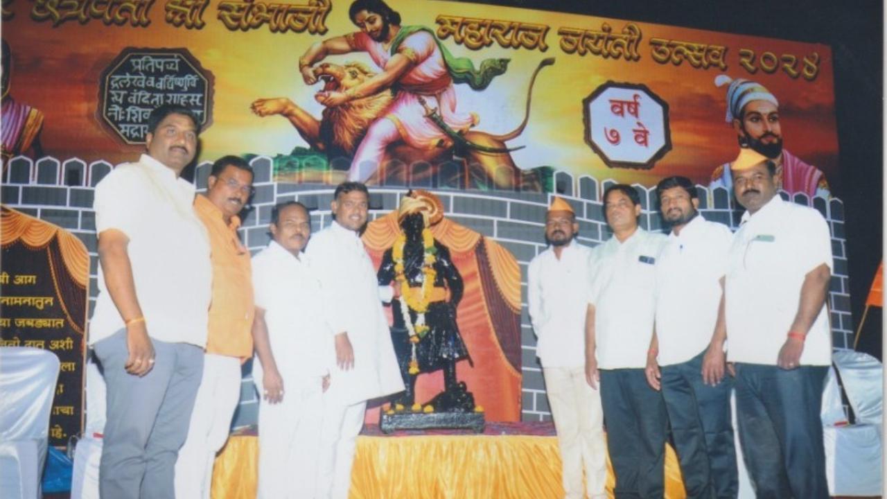 `नई पीढ़ी छत्रपति संभाजी महाराज द्वारा 18 पाग जाति, सभी रैयतों के लिए किए गए कार्यों और उनके लिए किए गए कठिन परिश्रम को समझ सके.`