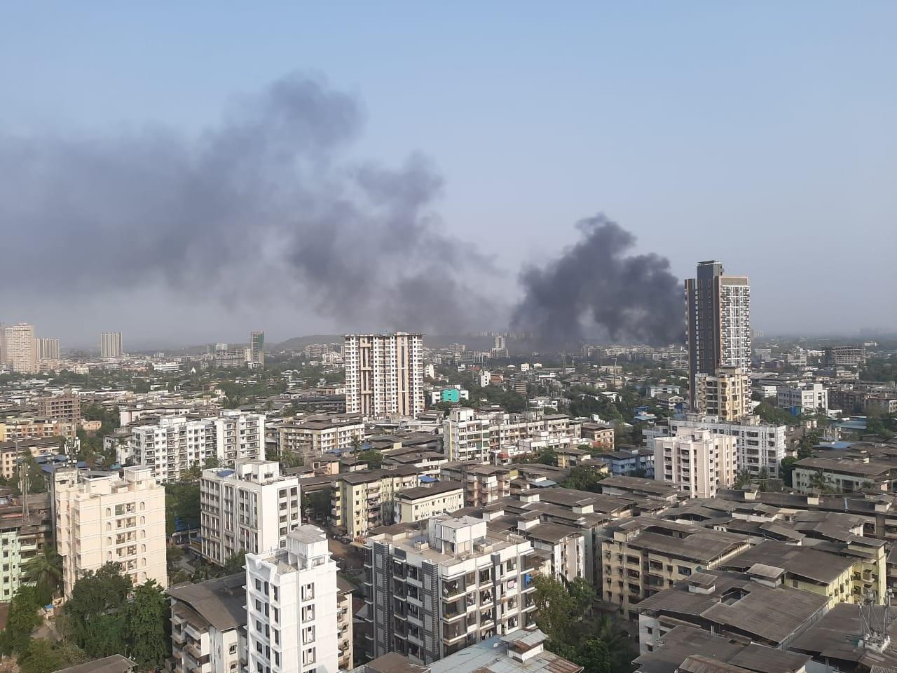 विस्फोट के बाद आग की घटना एमआईडीसी फेज-02, सोनारपाड़ा, डोंबिवली (पूर्व) स्थित एम्बर केमिकल कंपनी में हुई.  अधिकारियों ने कहा कि विस्फोट के कारण कई वाहन और कई घरों को भी नुकसान पहुंचा है.