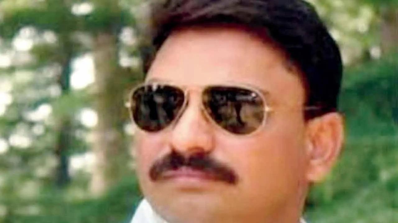 आरोपी, डॉ. अजय टावरे, एचओडी, फोरेंसिक मेडिसिन विभाग