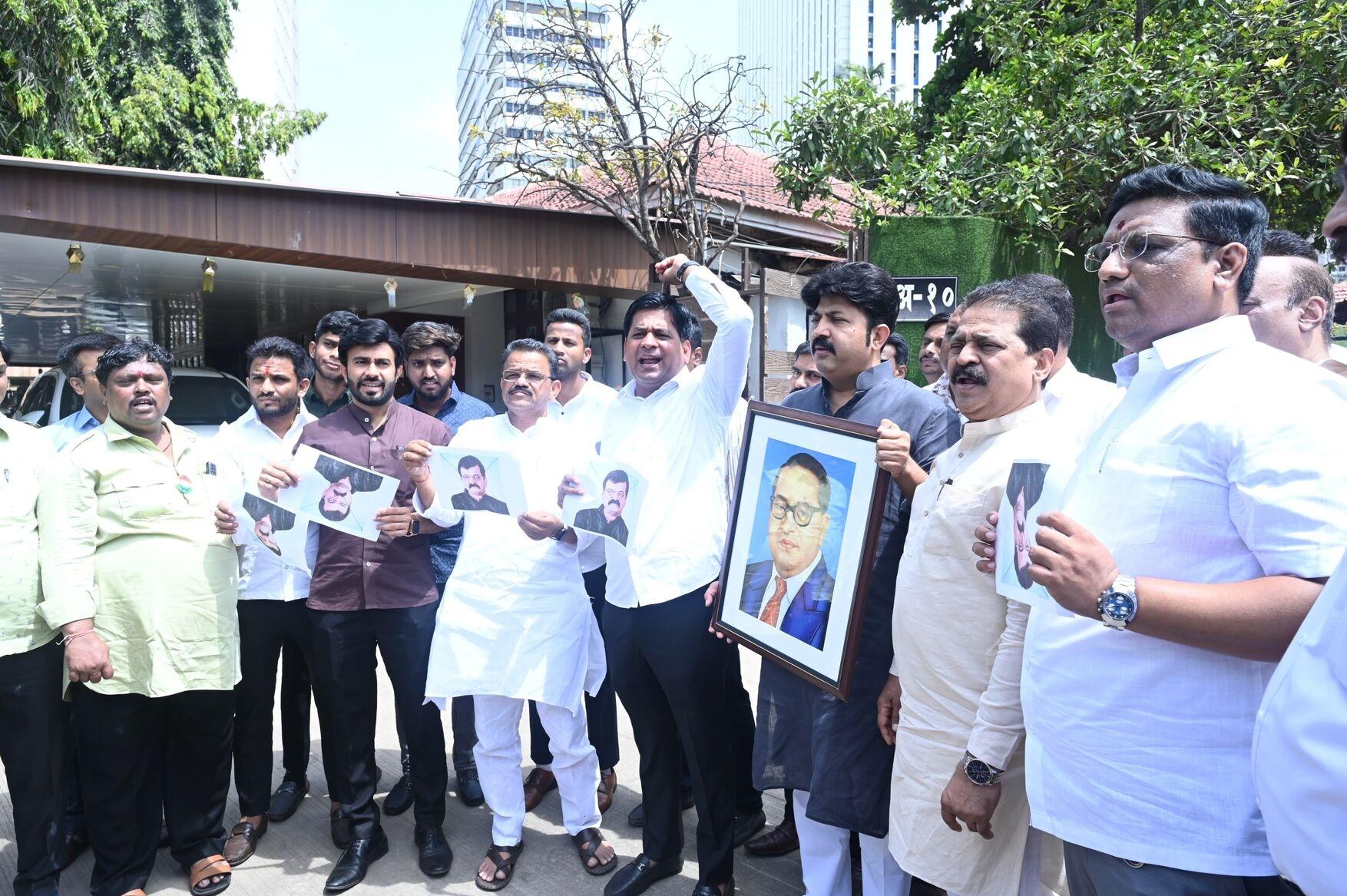 अजित पवार गुट के नेता उमेश पाटिल ने इस दौरान कहा कि `मनुस्मृति का दहन करते समय जितेंद्र आव्हाड ने भारतीय संविधान के निर्माता डॉ. भीमराव अंबेडकर का प्रतिमा का चित्र भी फाडा है. उन्होंने इस समय अंबेडकर की तस्वीर फाड़कर फेंक दी. वो जिस तरह के स्टंट कर रहे हैं, उन्होंने देश का सामाजिक माहौल खराब करने का काम किया है.` 