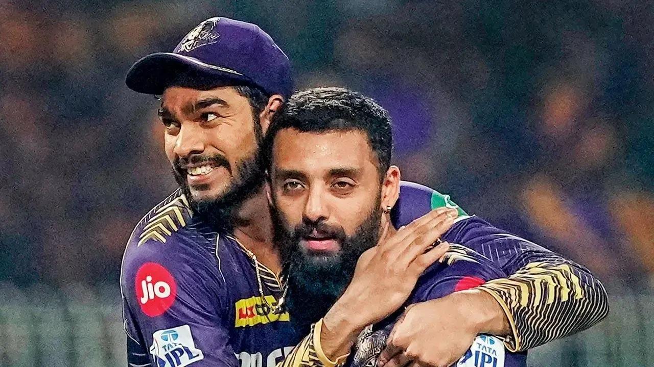 केकेआर आईपीएल 2024 में शानदार प्रदर्शन कर रही है. नौ मैचों में छह जीत के साथ दूसरे स्थान पर है. टीम आज एमआई के खिलाफ अपने रिकॉर्ड को बेहतर करने के लिए उत्सुक होगी.
