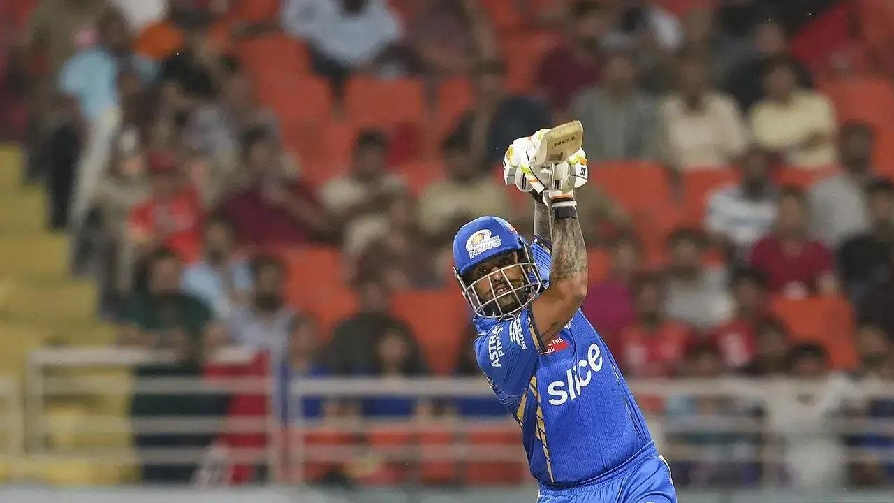 प्रीमियर बल्लेबाज सूर्यकुमार यादव का असंगत फॉर्म भी एमआई डगआउट के लिए चिंता का विषय रहा है. सूर्यकुमार मुंबई के खिलाड़ी हैं, इसलिए टीम को वानखेड़े मुकाबले से पहले उनसे कुछ महत्वपूर्ण योगदान की उम्मीद होगी.