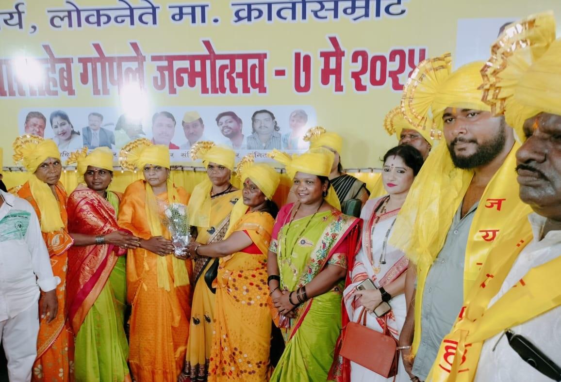 डॉ. बाबासाहेब गोपले ने मातंग समाज को आगे लाने के लिए कई बड़े कार्य किए. यहीं वजह है उन्होंने अपनी अलग जगह बनाने में कामयाबी हासिल की है. 