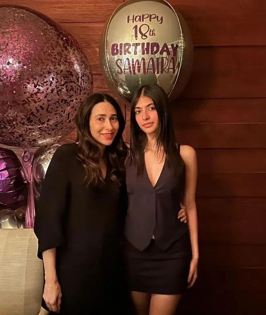 करिश्मा कपूर ने अपनी बेटी समैरा के साथ अपनी तस्वीर उसके 18वें जन्मदिन पर शेयर की थी. 