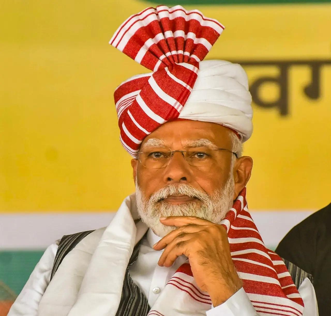 पीएम मोदी ने आदिवासी जिलों के 
