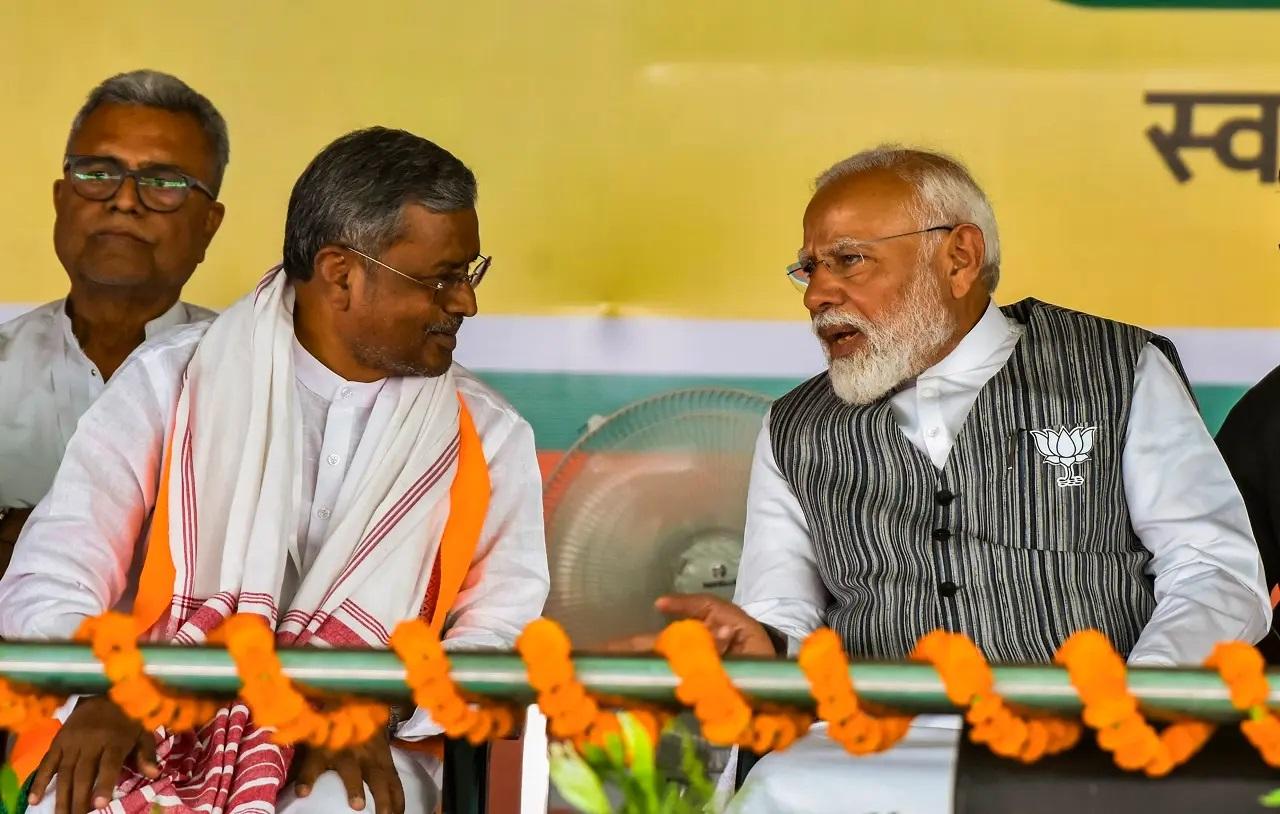 पीएम मोदी ने पलामू में एक चुनावी रैली को संबोधित करते हुए कांग्रेस नेता राहुल गांधी का नाम लिए बिना उन पर कटाक्ष किया और कहा कि पड़ोसी देश शायद उन्हें प्रधानमंत्री के रूप में देखना चाहता है, लेकिन भारत 