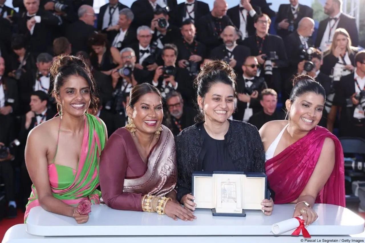पायल कपाड़िया की `ऑल दैट वी इमेजिन ऐज़ लाइट` की टीम ने भारत को अपना पहला ग्रैंड प्रिक्स या जूरी पुरस्कार जीता (नोट: चेतन आनंद की नीचा नगर ने 1946 में महोत्सव के पहले संस्करण में ग्रैंड प्रिक्स जीता था जो आज पाल्मे डी के बराबर है). 