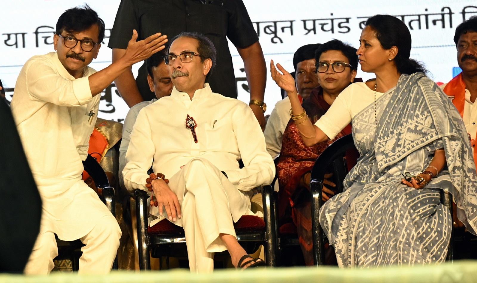 ठाकरे ने कहा, `मोदी जी ने पिछले साल उत्तर-पूर्वी राज्य में जातीय संघर्ष शुरू होने के बाद से मणिपुर का दौरा नहीं करने और जद (एस) नेता प्रज्वल रेवन्ना के लिए प्रचार नहीं करने के लिए भी प्रधान मंत्री की आलोचना की, जो यौन शोषण घोटाले में फंसे हुए हैं.`