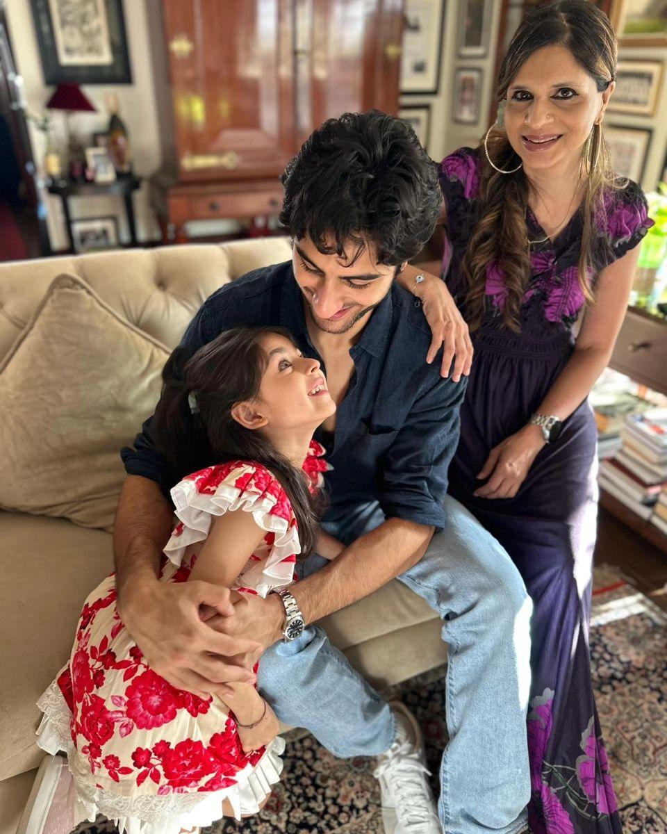 इस दौरान सैफ और अमृता सिंह के बेटे इब्राहिम अली खान (Ibrahim Ali Khan) भी बर्थडे पार्टी को एन्जॉय करते दिखाई दिए.