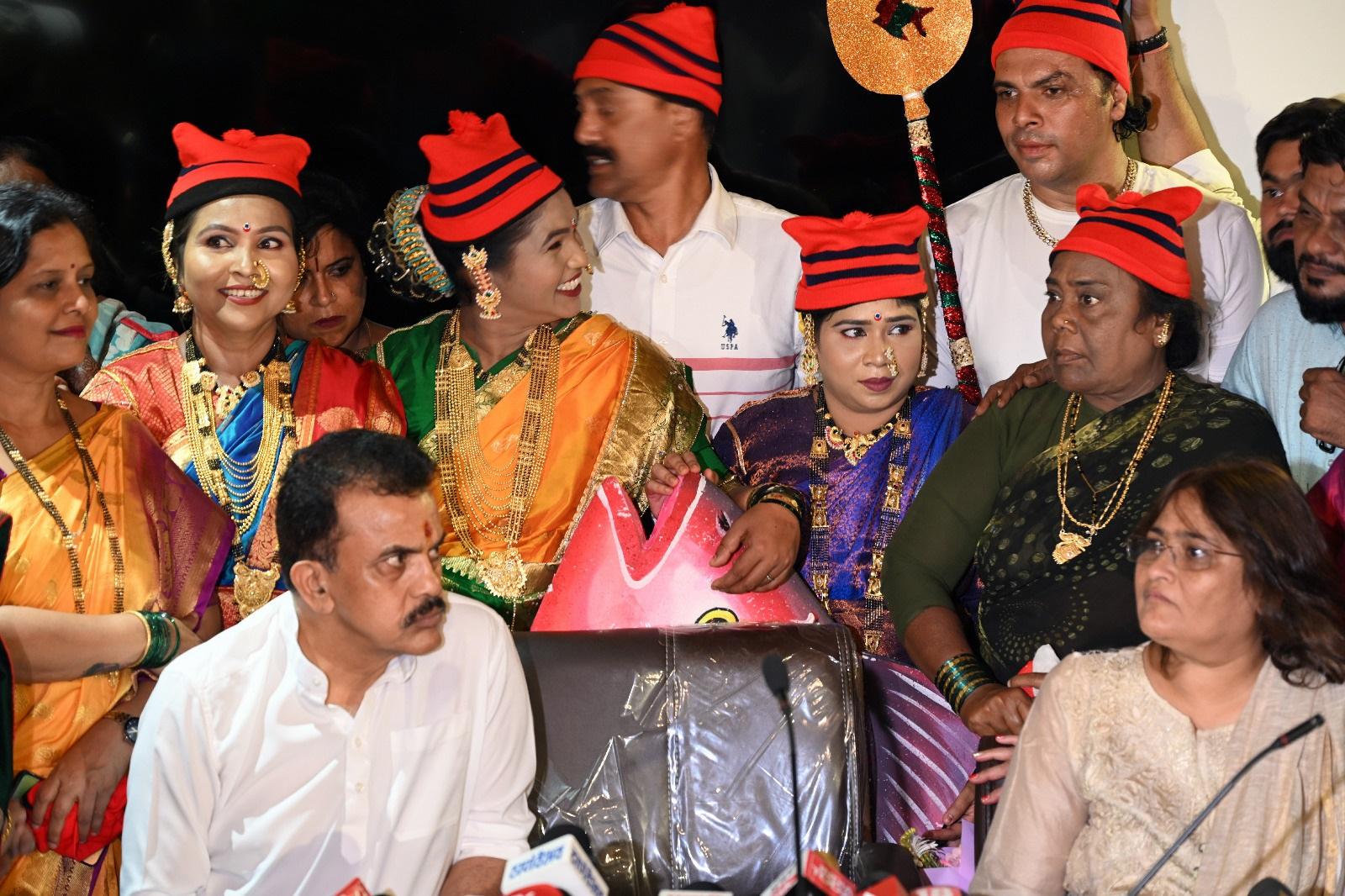 उन्होंने आगे कहा, `शिवसेना की मुंबई में तीन की तीन सीट जीतकर लाएंगे. चुनावी मैदान में भगवा झंडा बुलंद करूंगा. मैं शिकायत का मौका नहीं दूंगा. देर आया दुरुस्त आया.`