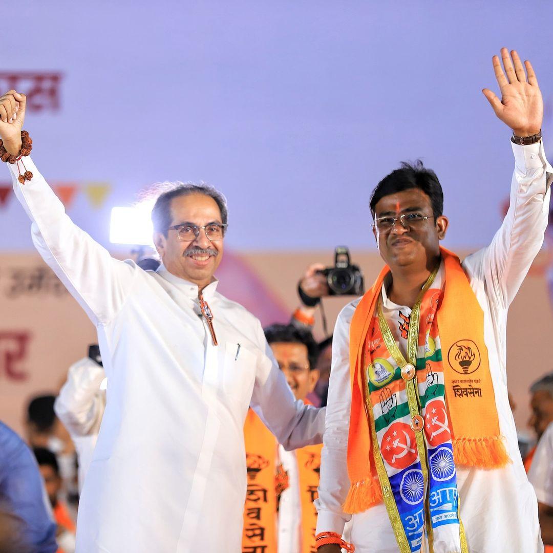 जलगांव निर्वाचन क्षेत्र से शिवसेना (यूबीटी) के लोकसभा उम्मीदवार करण पाटिल पवार ने कहा कि मतदाताओं ने 30 वर्षों तक भाजपा को वोट दिया है और अब मैं सभी से अपील करता हूं कि वे स्वाद बदलें और शिवसेना (यूबीटी) और जलती मशाल को वोट दें. 