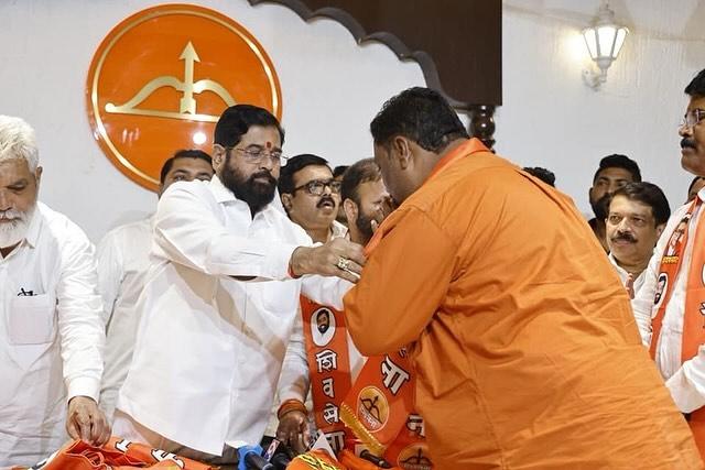 महाराष्ट्र में जिन सीटों पर 7 मई को मतदान होगा उनमें बारामती, रायगढ़, उस्मानाबाद, लातूर, सोलापुर, माधा, सांगली, सतारा, रत्नागिरी-सिंधुदुर्ग, कोल्हापुर और हटकनंगले शामिल हैं.