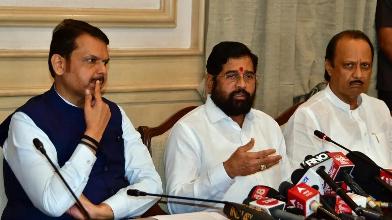 सीएम शिंदे के साथ फडणवीस और अजित पवार