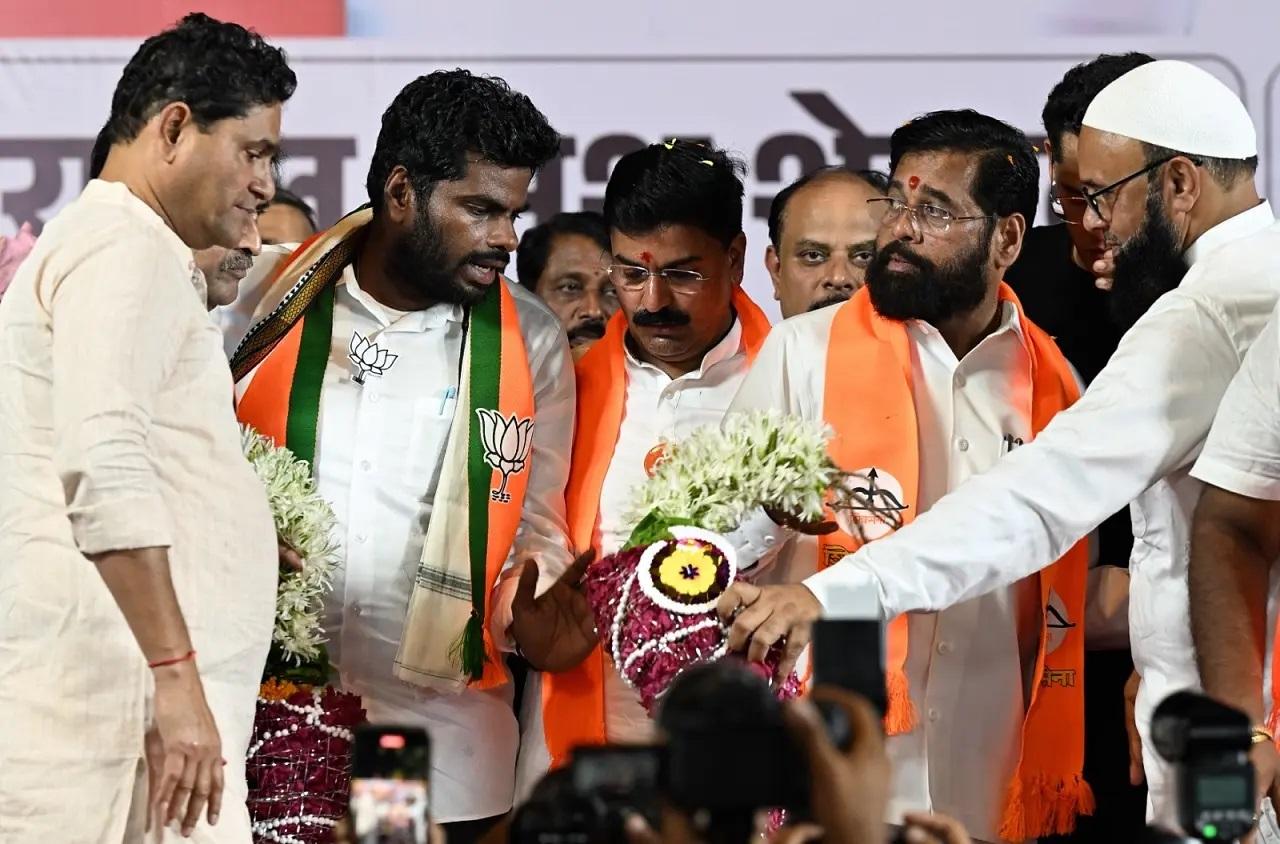 सार्वजनिक बैठक में तमिलनाडु भाजपा प्रमुख के अन्नामलाई, भाजपा नेता अशोक चव्हाण, भाजपा विधायक तमिल सेल्वम और भाजपा विधायक प्रसाद लाड भी मौजूद थे.