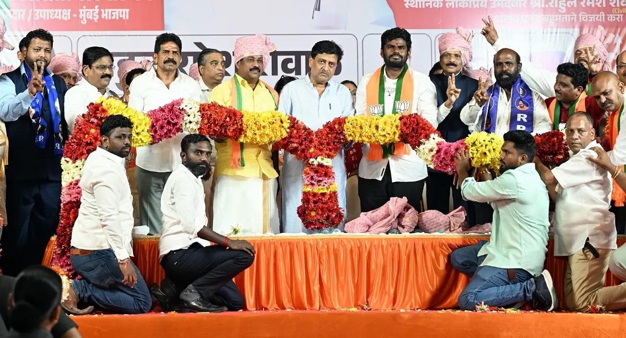 शिंदे ने यह भी दावा किया कि उनके नेतृत्व वाली शिवसेना महाराष्ट्र में चुनाव लड़ रही सभी 15 लोकसभा सीटों पर जीत हासिल करेगी, जो संसद के निचले सदन में 48 सदस्यों को भेजती है.