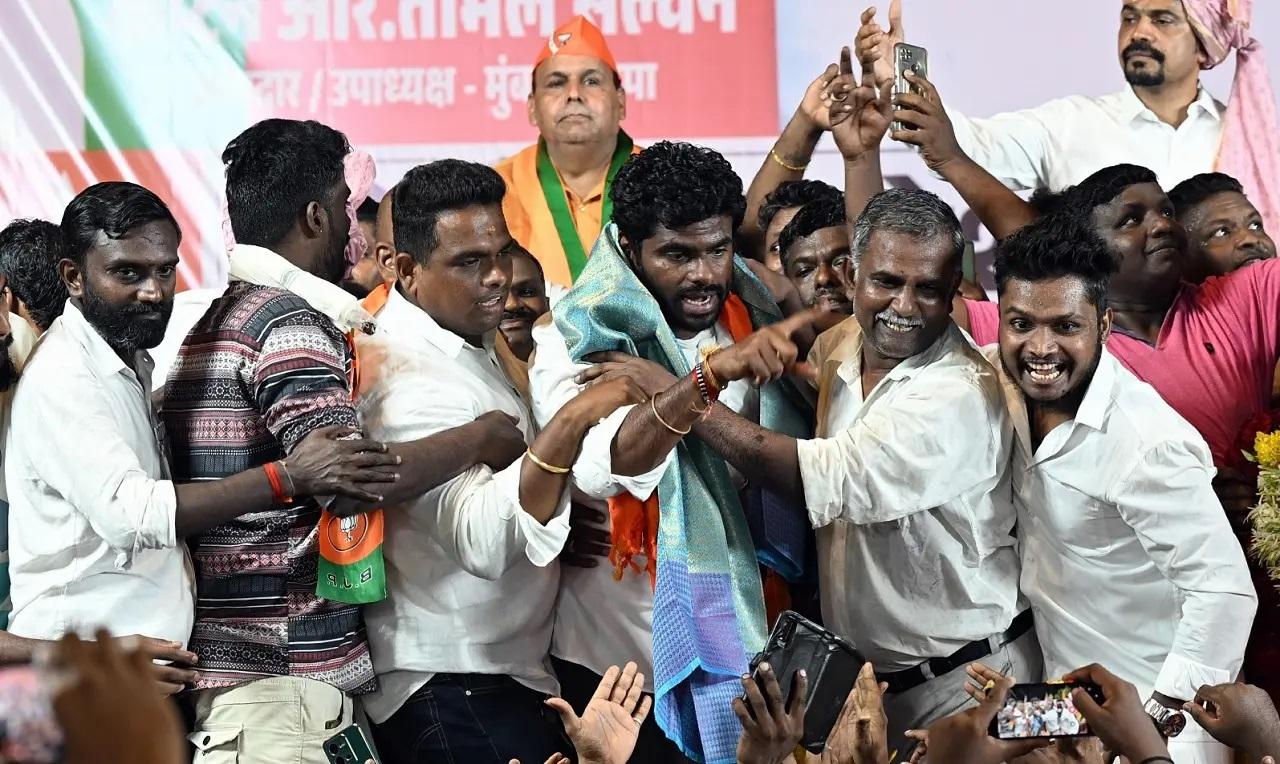 महाराष्ट्र में पांचवें और आखिरी चरण के मतदान से एक सप्ताह पहले मराठी समाचार चैनल द्वारा आयोजित एक सम्मेलन में बोलते हुए, सहयोगी दलों के बीच चुनाव के लिए लोकसभा सीटों के बंटवारे पर सीएम ने कहा कि महायुति गठबंधन के भीतर कोई मतभेद नहीं है, जिसमें भाजपा, शिवसेना और अजीत पवार के नेतृत्व वाली राकांपा शामिल है.