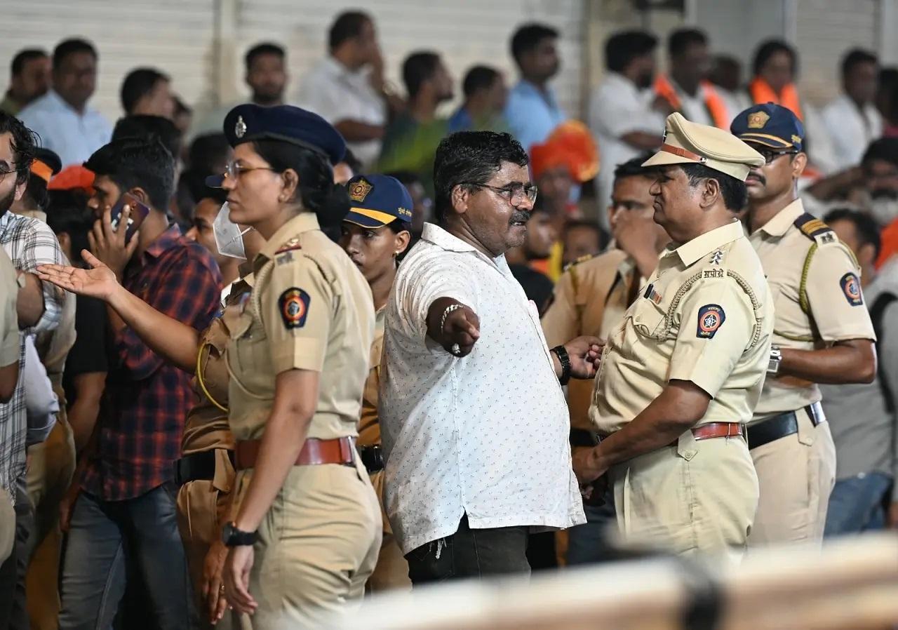 राज्य की 48 संसदीय सीटों में से भाजपा 28 पर, शिवसेना 15 पर, राकांपा चार पर और राष्ट्रीय समाज पक्ष एक पर चुनाव लड़ रही है.
