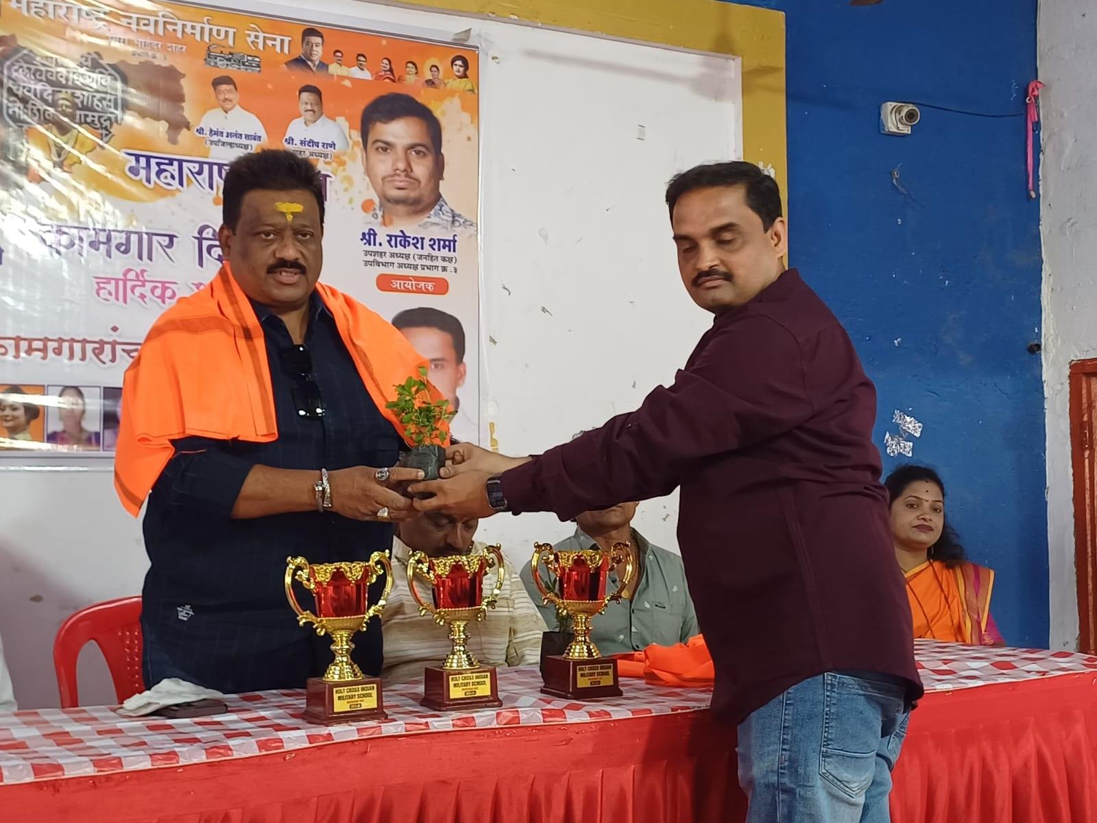 इस कार्यक्रम में मुख्य अतिथि के तौर पर मनसे शहर अध्यक्ष संदिप राणे पहुंचे थे. 