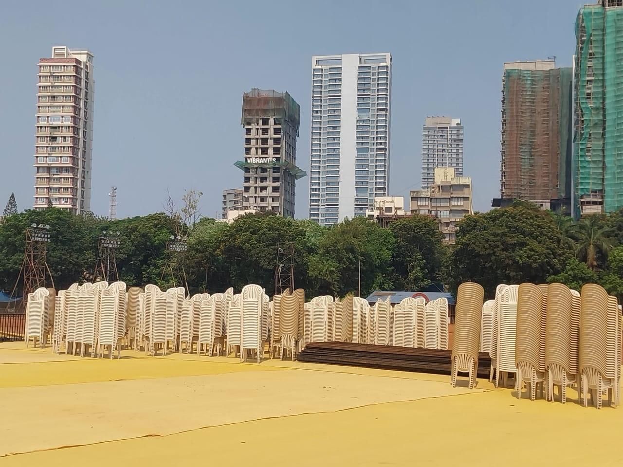 शिवाजी पार्क में टैंट, कारपेट और कुर्सियों की व्यवस्था की गई है, जिससे रैली में आने वाले लोगों को किसी परेशानी का सामना न करना पड़े.